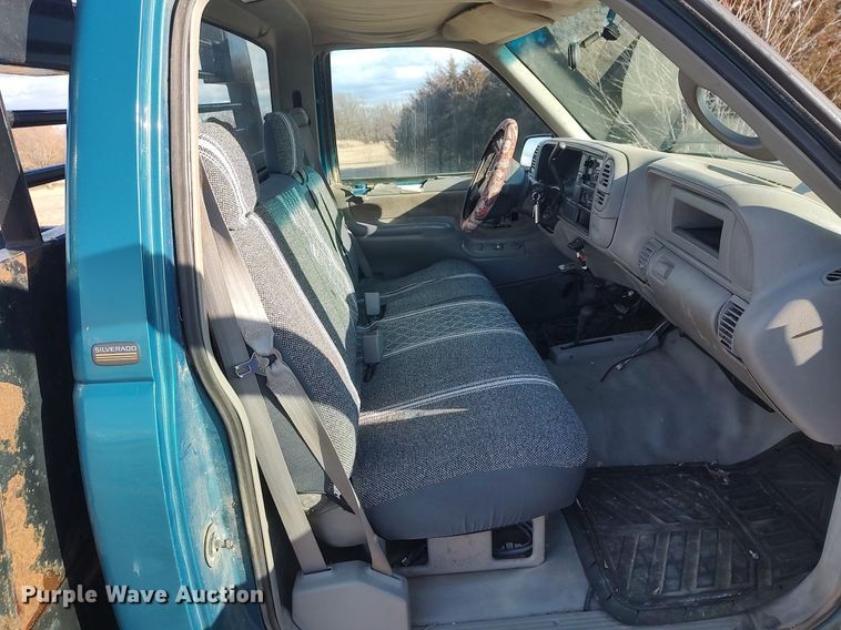 image for item LG9559 1998 Chevrolet K3500  flatbed pickup truck