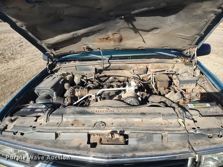 image for item LG9559 1998 Chevrolet K3500  flatbed pickup truck