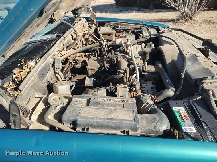 image for item LG9559 1998 Chevrolet K3500  flatbed pickup truck