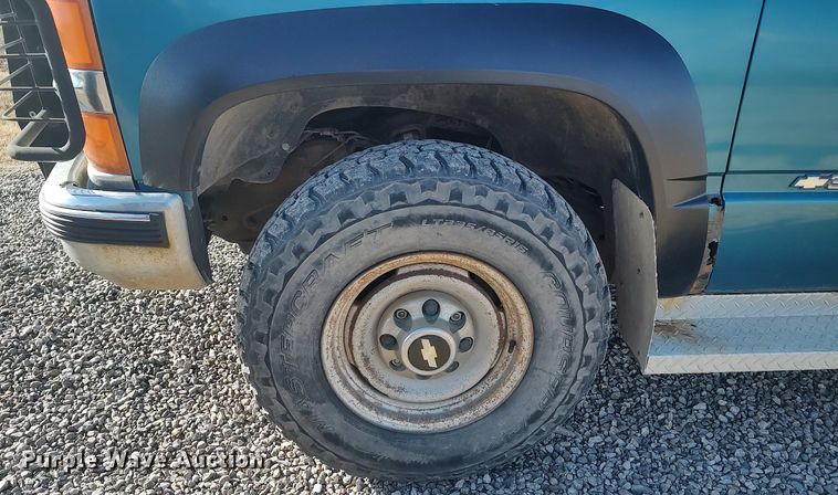 image for item LG9559 1998 Chevrolet K3500  flatbed pickup truck