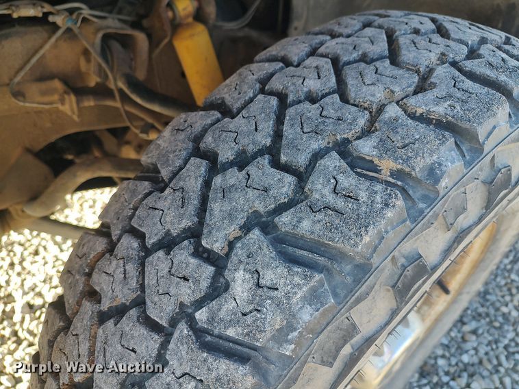 image for item LG9559 1998 Chevrolet K3500  flatbed pickup truck