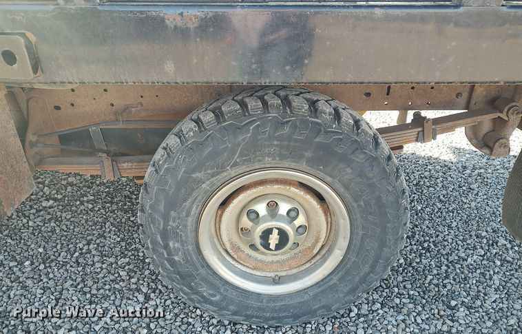 image for item LG9559 1998 Chevrolet K3500  flatbed pickup truck