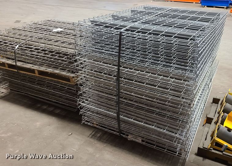 image for item LH9790 Wire shelving