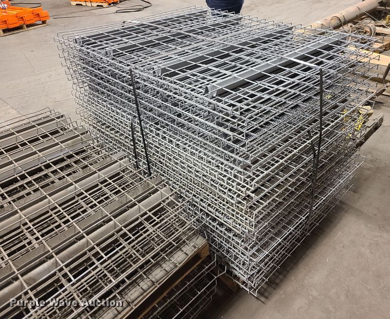 image for item LH9790 Wire shelving