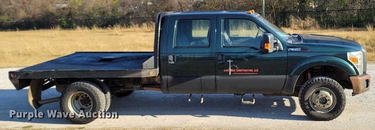 image for item LN9729 2011 Ford F350 Super Duty  Crew Cab flatbed pickup truck