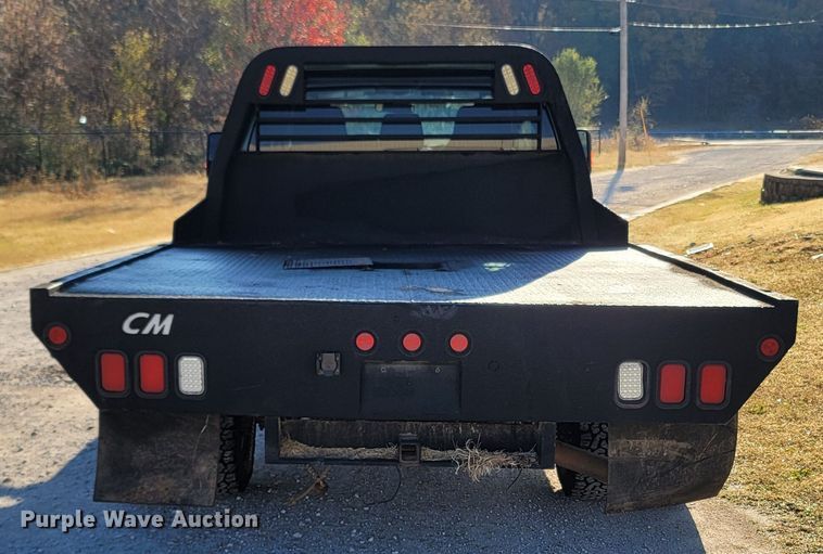 image for item LN9729 2011 Ford F350 Super Duty  Crew Cab flatbed pickup truck