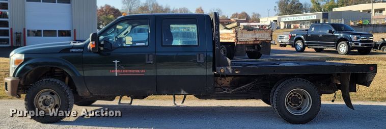 image for item LN9729 2011 Ford F350 Super Duty  Crew Cab flatbed pickup truck