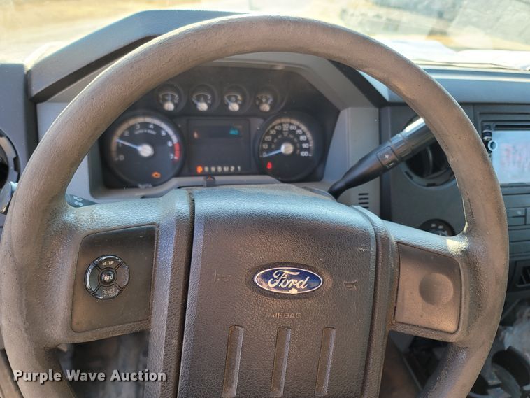 image for item LN9729 2011 Ford F350 Super Duty  Crew Cab flatbed pickup truck