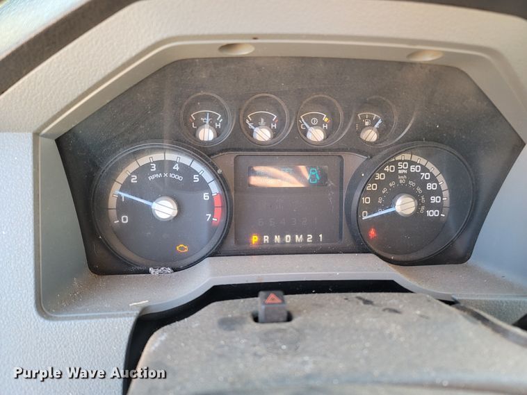 image for item LN9729 2011 Ford F350 Super Duty  Crew Cab flatbed pickup truck