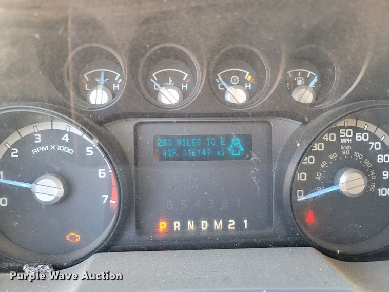 image for item LN9729 2011 Ford F350 Super Duty  Crew Cab flatbed pickup truck