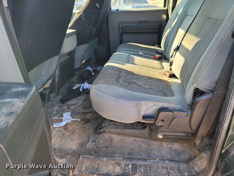 image for item LN9729 2011 Ford F350 Super Duty  Crew Cab flatbed pickup truck