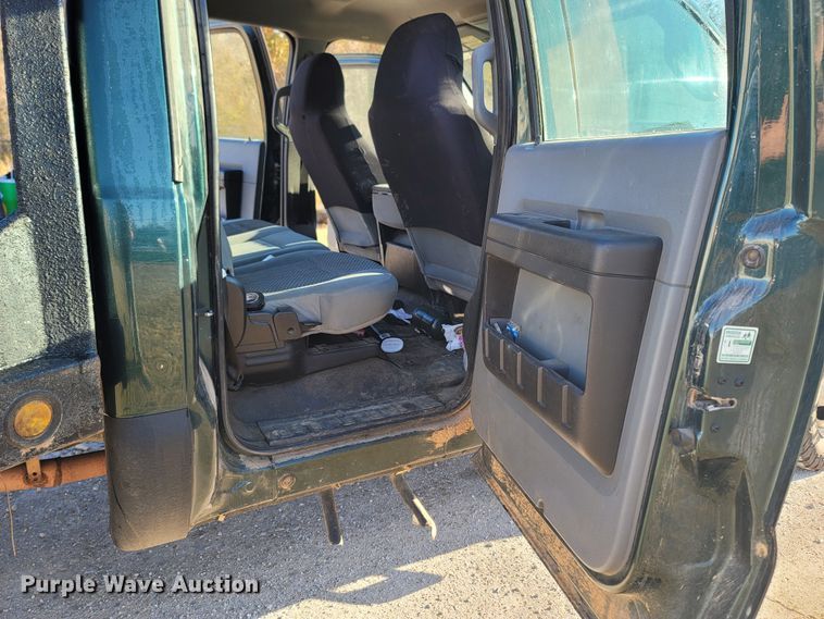 image for item LN9729 2011 Ford F350 Super Duty  Crew Cab flatbed pickup truck