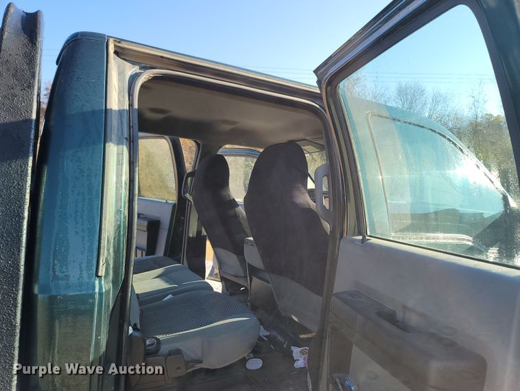 image for item LN9729 2011 Ford F350 Super Duty  Crew Cab flatbed pickup truck