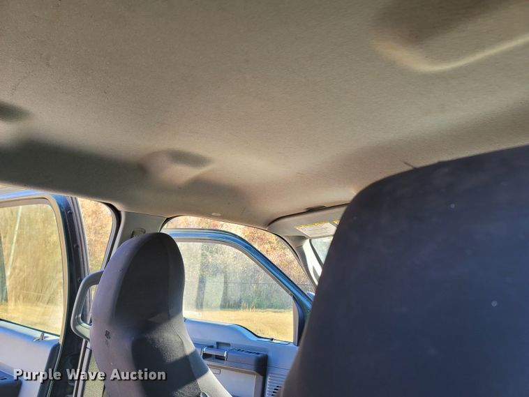 image for item LN9729 2011 Ford F350 Super Duty  Crew Cab flatbed pickup truck