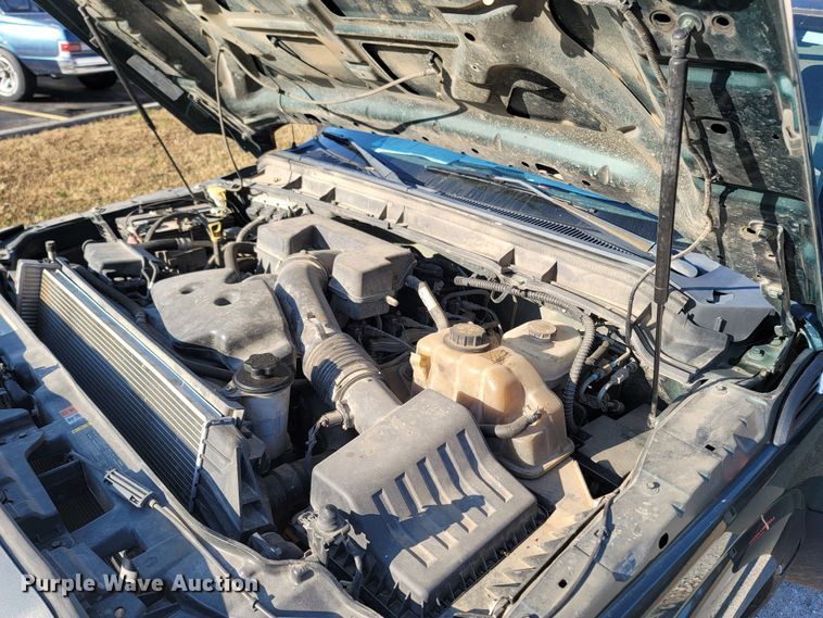 image for item LN9729 2011 Ford F350 Super Duty  Crew Cab flatbed pickup truck