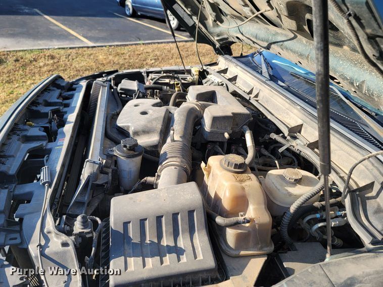 image for item LN9729 2011 Ford F350 Super Duty  Crew Cab flatbed pickup truck