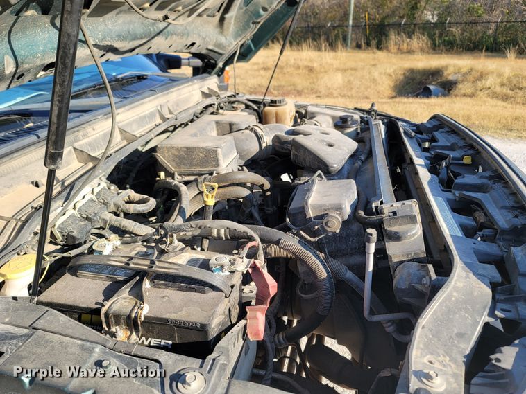 image for item LN9729 2011 Ford F350 Super Duty  Crew Cab flatbed pickup truck