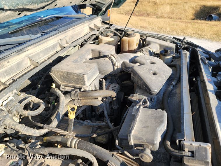 image for item LN9729 2011 Ford F350 Super Duty  Crew Cab flatbed pickup truck