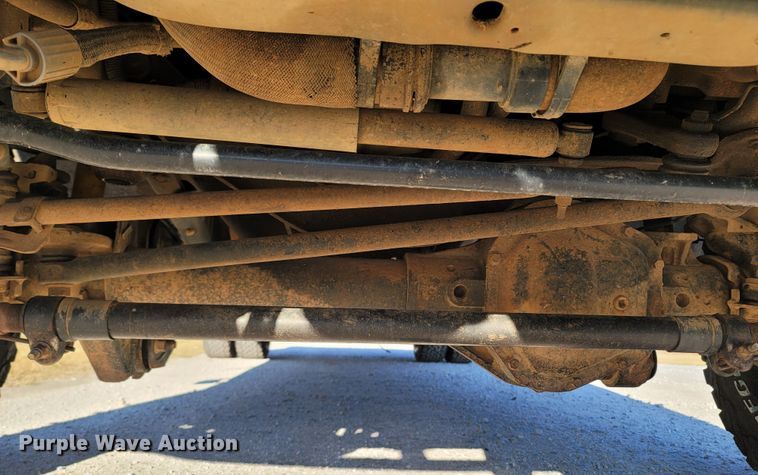 image for item LN9729 2011 Ford F350 Super Duty  Crew Cab flatbed pickup truck