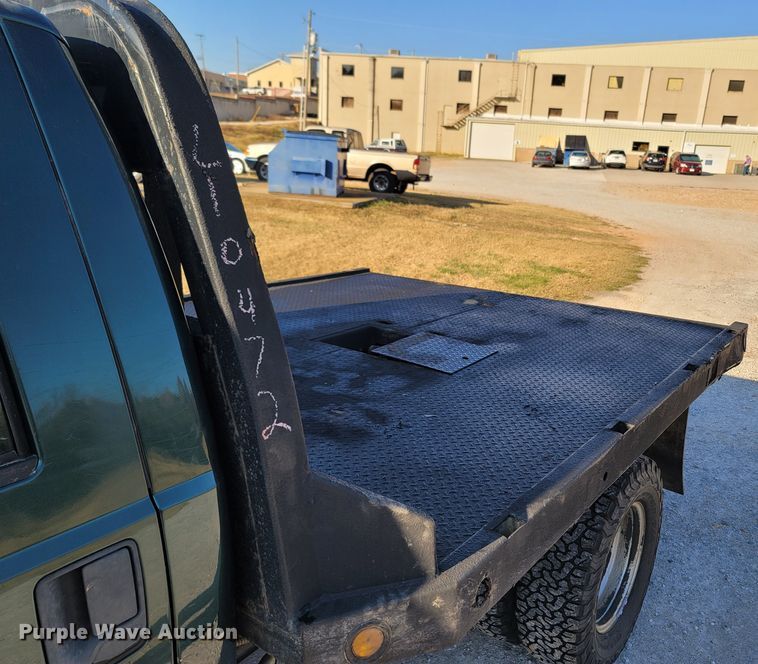 image for item LN9729 2011 Ford F350 Super Duty  Crew Cab flatbed pickup truck