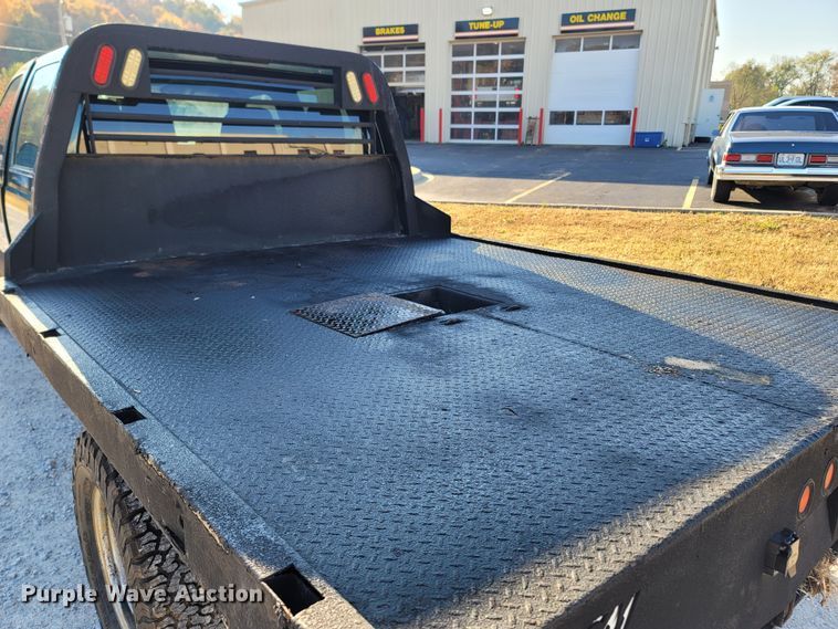 image for item LN9729 2011 Ford F350 Super Duty  Crew Cab flatbed pickup truck