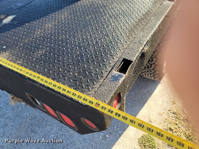 image for item LN9729 2011 Ford F350 Super Duty  Crew Cab flatbed pickup truck