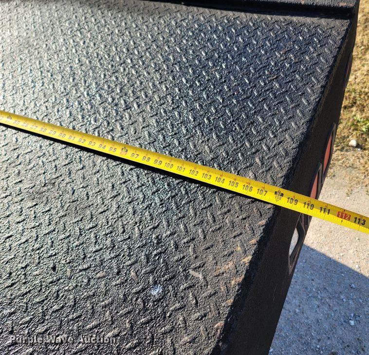 image for item LN9729 2011 Ford F350 Super Duty  Crew Cab flatbed pickup truck