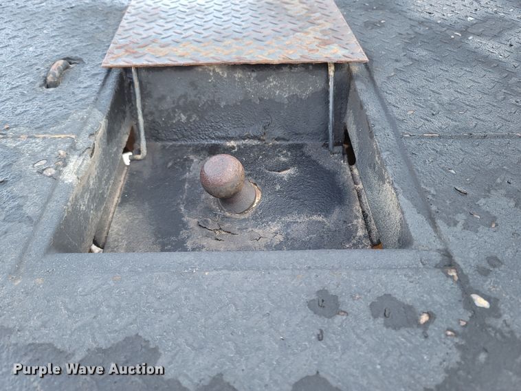 image for item LN9729 2011 Ford F350 Super Duty  Crew Cab flatbed pickup truck