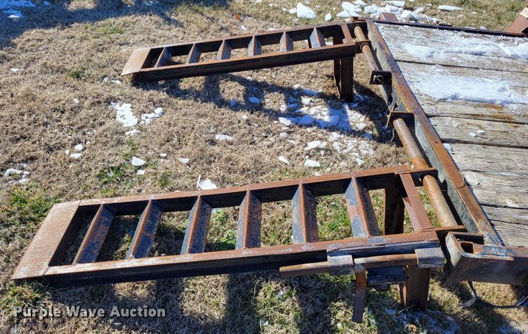 image for item LR9164 2002 Foster Bass 1612  equipment trailer
