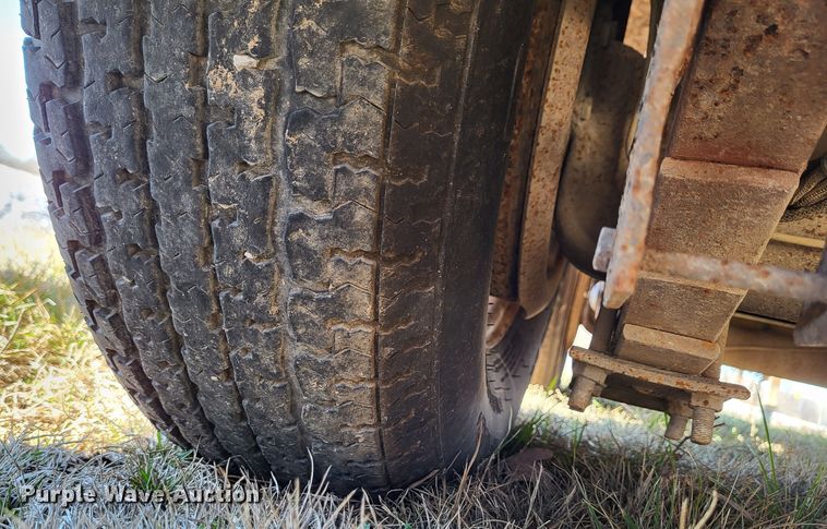 image for item LR9164 2002 Foster Bass 1612  equipment trailer