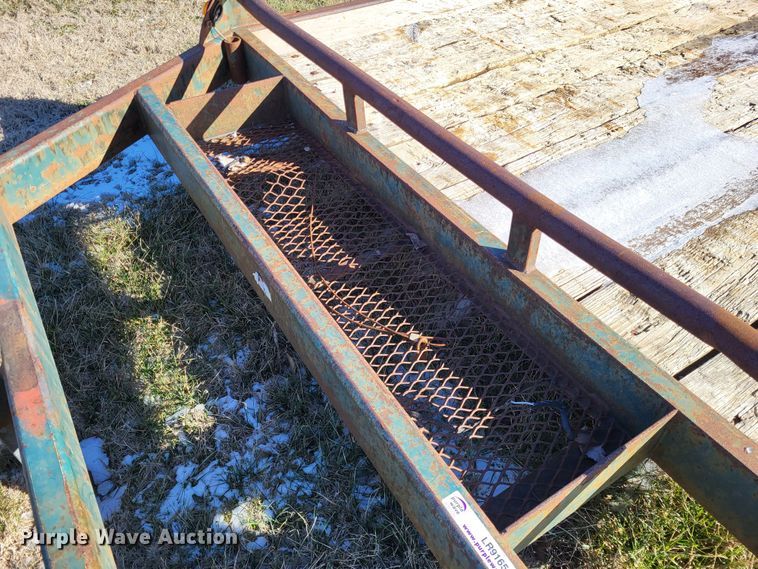 image for item LR9165 2002 Foster Bass 1612  equipment trailer