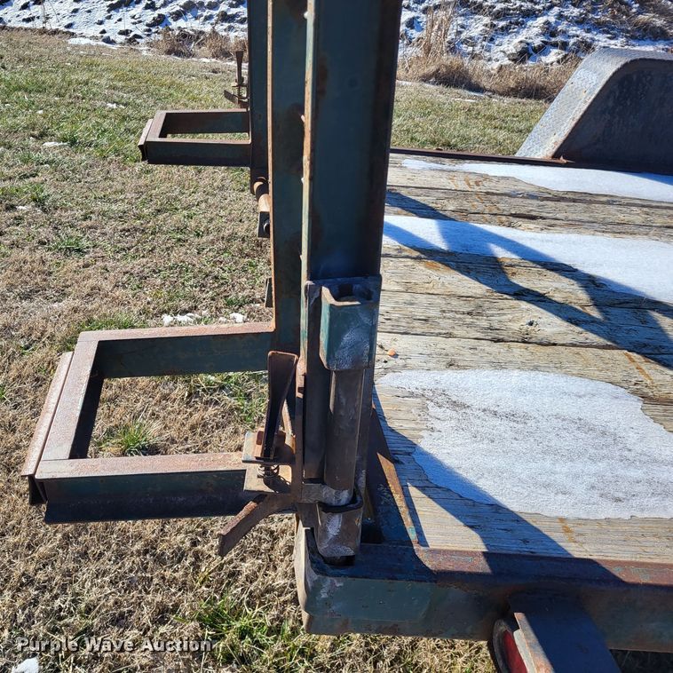 image for item LR9165 2002 Foster Bass 1612  equipment trailer