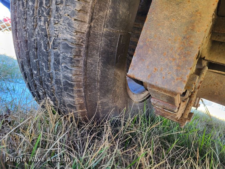 image for item LR9165 2002 Foster Bass 1612  equipment trailer