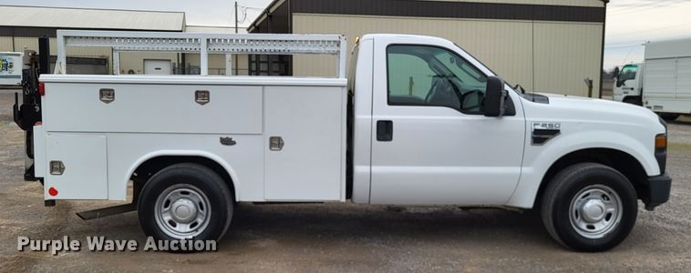 image for item LR9183 2010 Ford F250 Super Duty XL  utility bed pickup truck