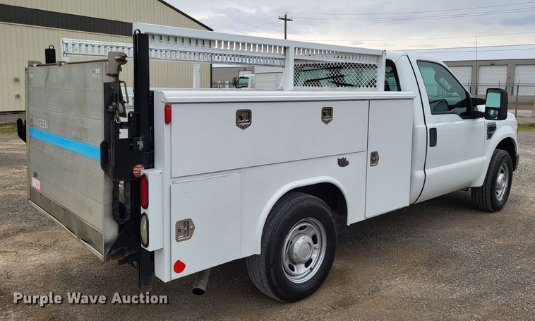 image for item LR9183 2010 Ford F250 Super Duty XL  utility bed pickup truck