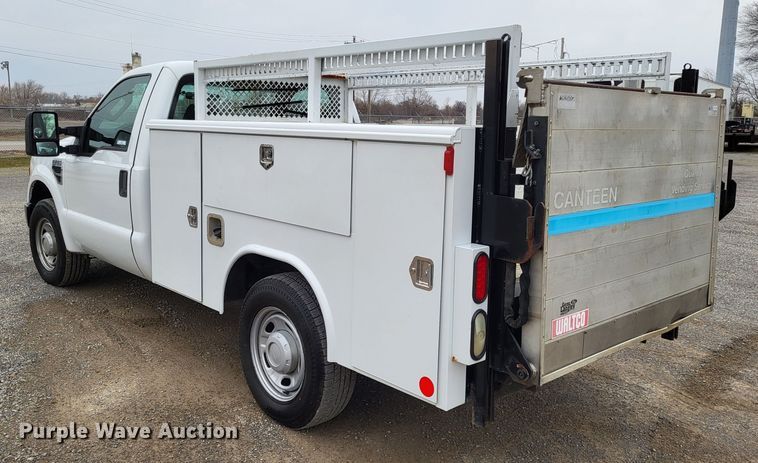 image for item LR9183 2010 Ford F250 Super Duty XL  utility bed pickup truck