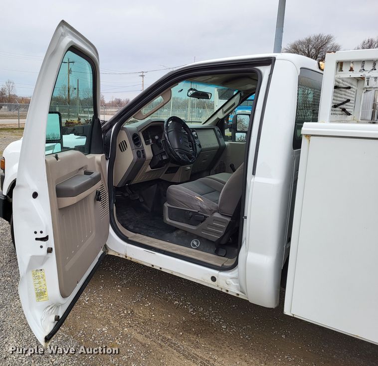 image for item LR9183 2010 Ford F250 Super Duty XL  utility bed pickup truck