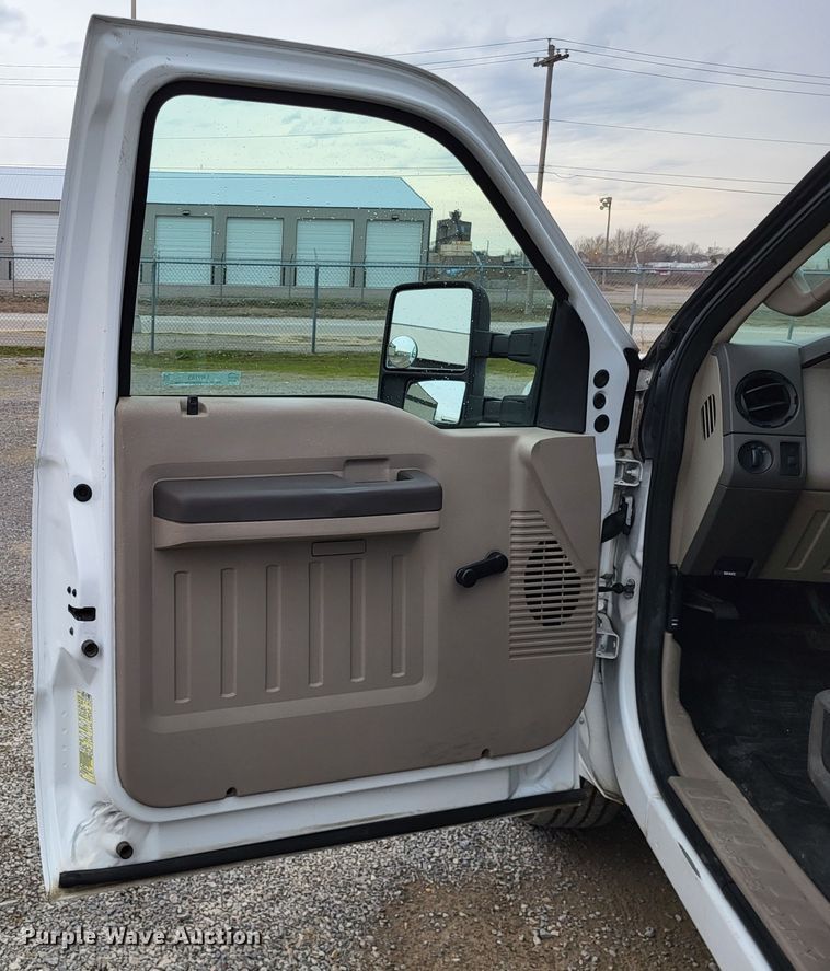 image for item LR9183 2010 Ford F250 Super Duty XL  utility bed pickup truck