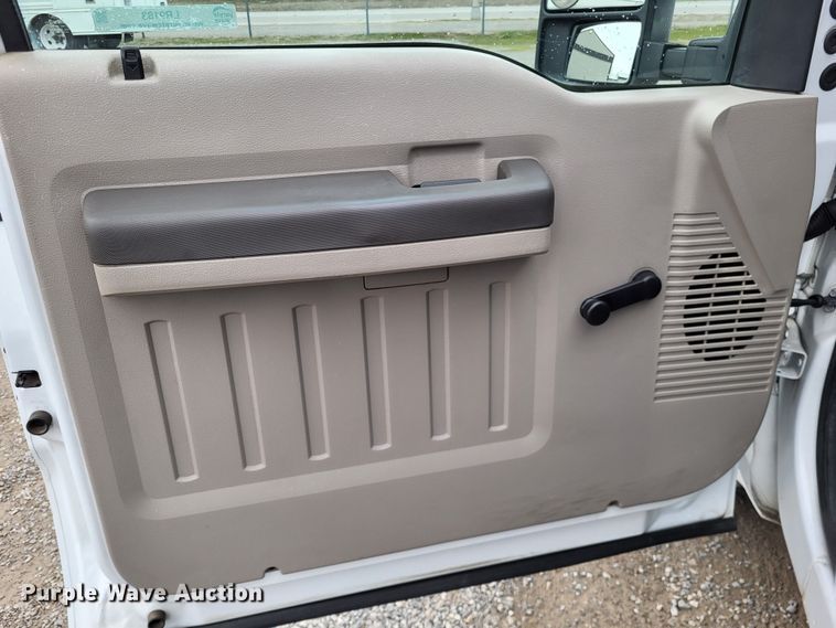 image for item LR9183 2010 Ford F250 Super Duty XL  utility bed pickup truck