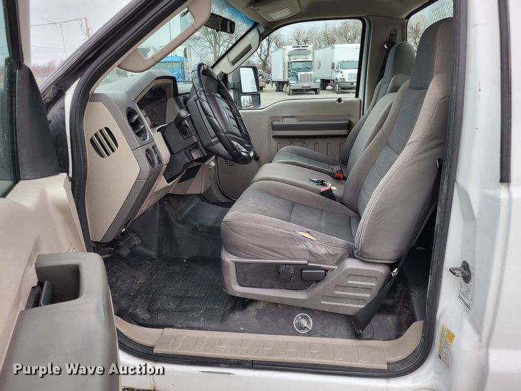 image for item LR9183 2010 Ford F250 Super Duty XL  utility bed pickup truck