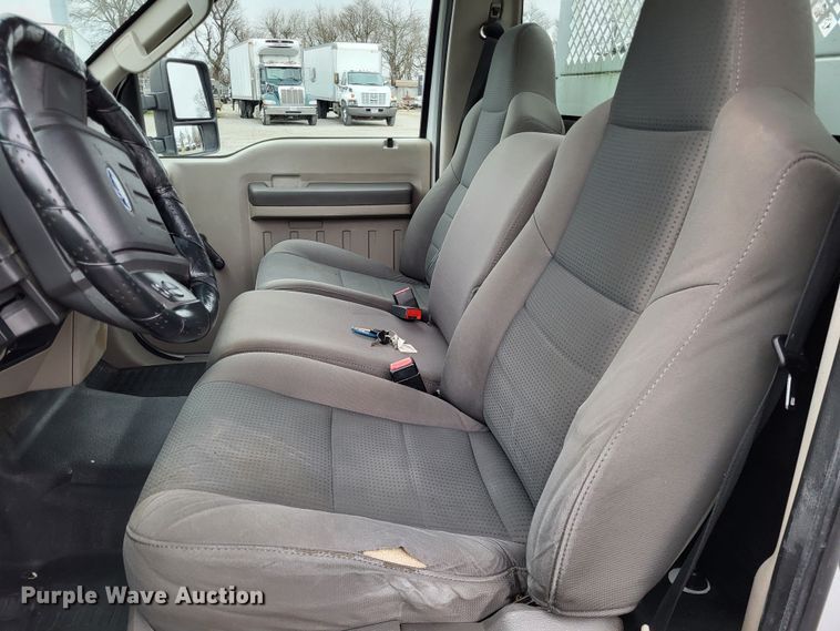 image for item LR9183 2010 Ford F250 Super Duty XL  utility bed pickup truck