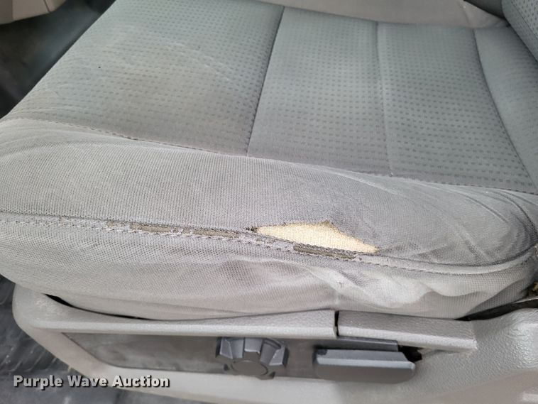 image for item LR9183 2010 Ford F250 Super Duty XL  utility bed pickup truck