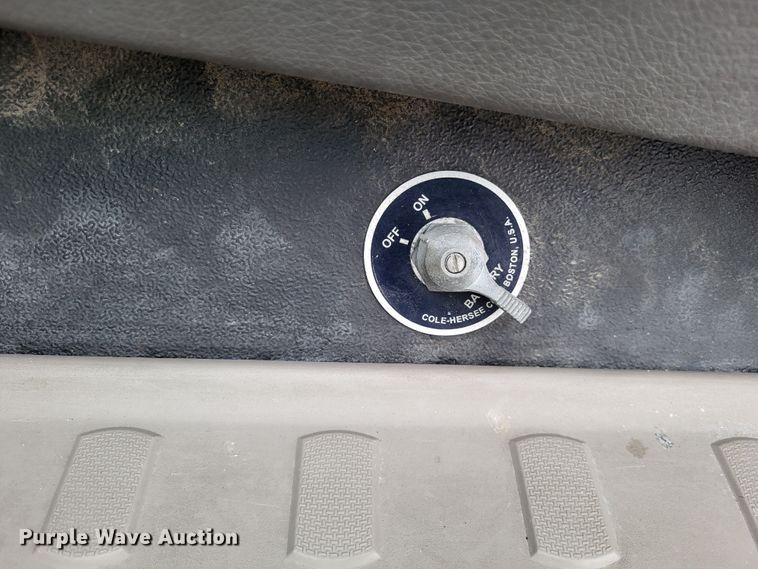 image for item LR9183 2010 Ford F250 Super Duty XL  utility bed pickup truck