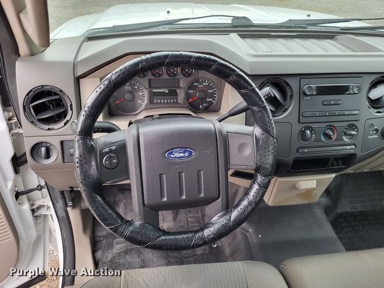 image for item LR9183 2010 Ford F250 Super Duty XL  utility bed pickup truck