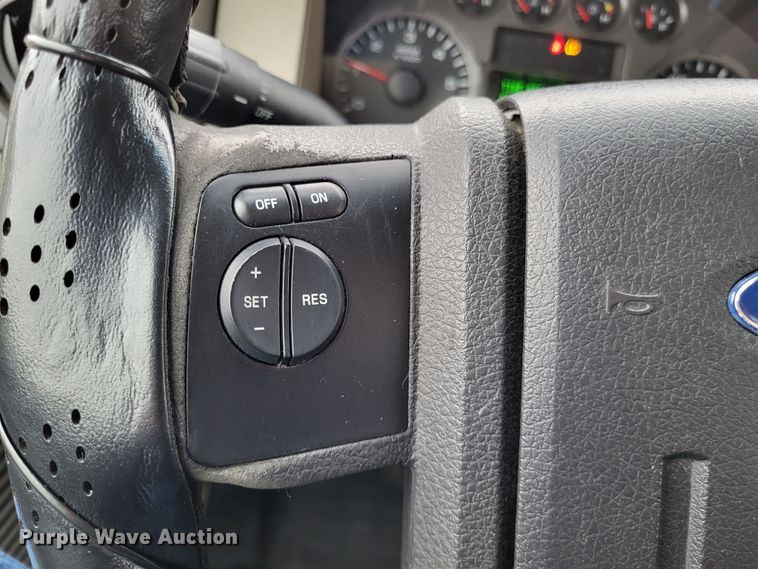 image for item LR9183 2010 Ford F250 Super Duty XL  utility bed pickup truck