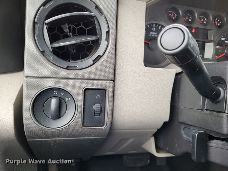 image for item LR9183 2010 Ford F250 Super Duty XL  utility bed pickup truck