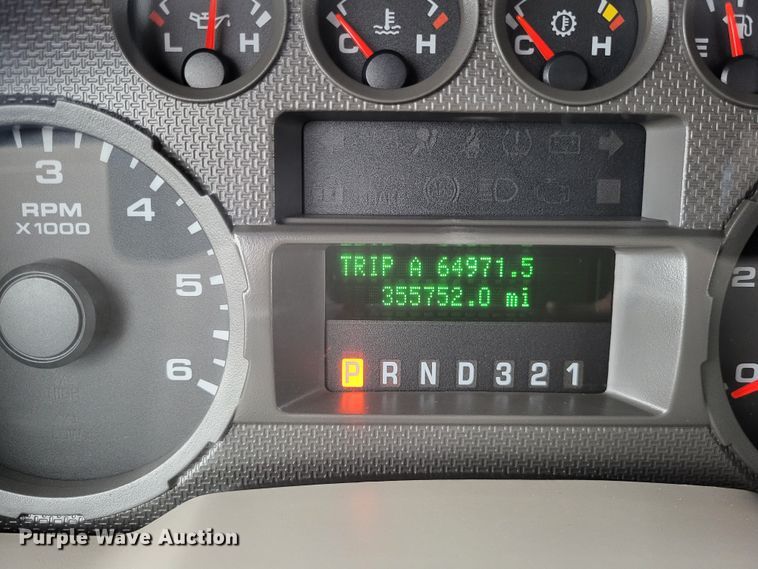 image for item LR9183 2010 Ford F250 Super Duty XL  utility bed pickup truck