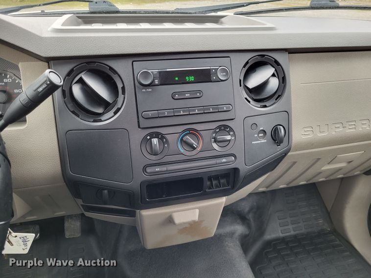 image for item LR9183 2010 Ford F250 Super Duty XL  utility bed pickup truck