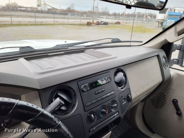 image for item LR9183 2010 Ford F250 Super Duty XL  utility bed pickup truck