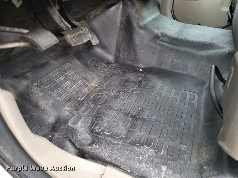 image for item LR9183 2010 Ford F250 Super Duty XL  utility bed pickup truck